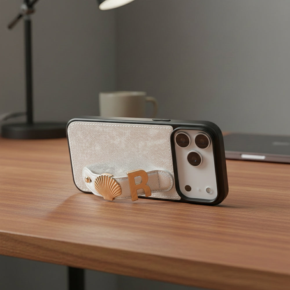 iPhone 15 Pro Max Kişiye Özel Harfli Deri Telefon Kılıfı Beyaz