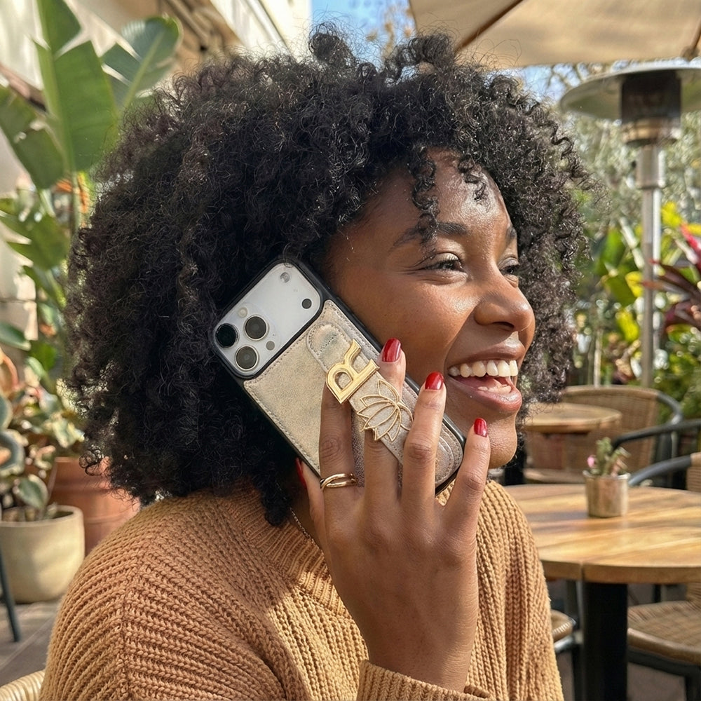 iPhone 16 Kişiye Özel Harfli Deri Telefon Kılıfı Gri